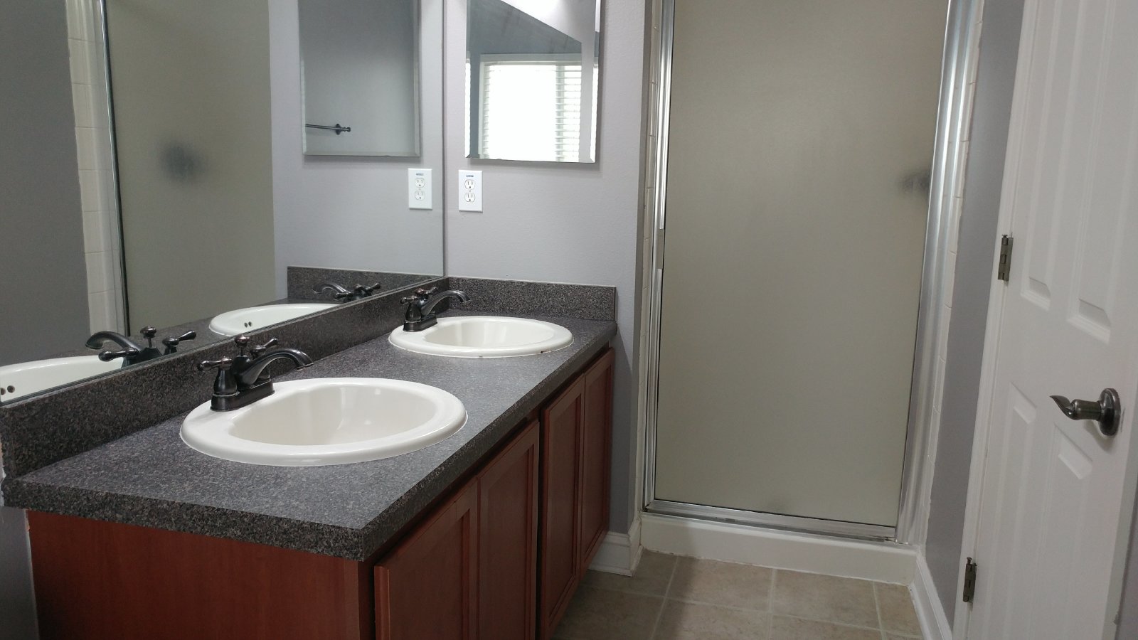 Luxurious Townhome In St. Charles Place - Riverview property image