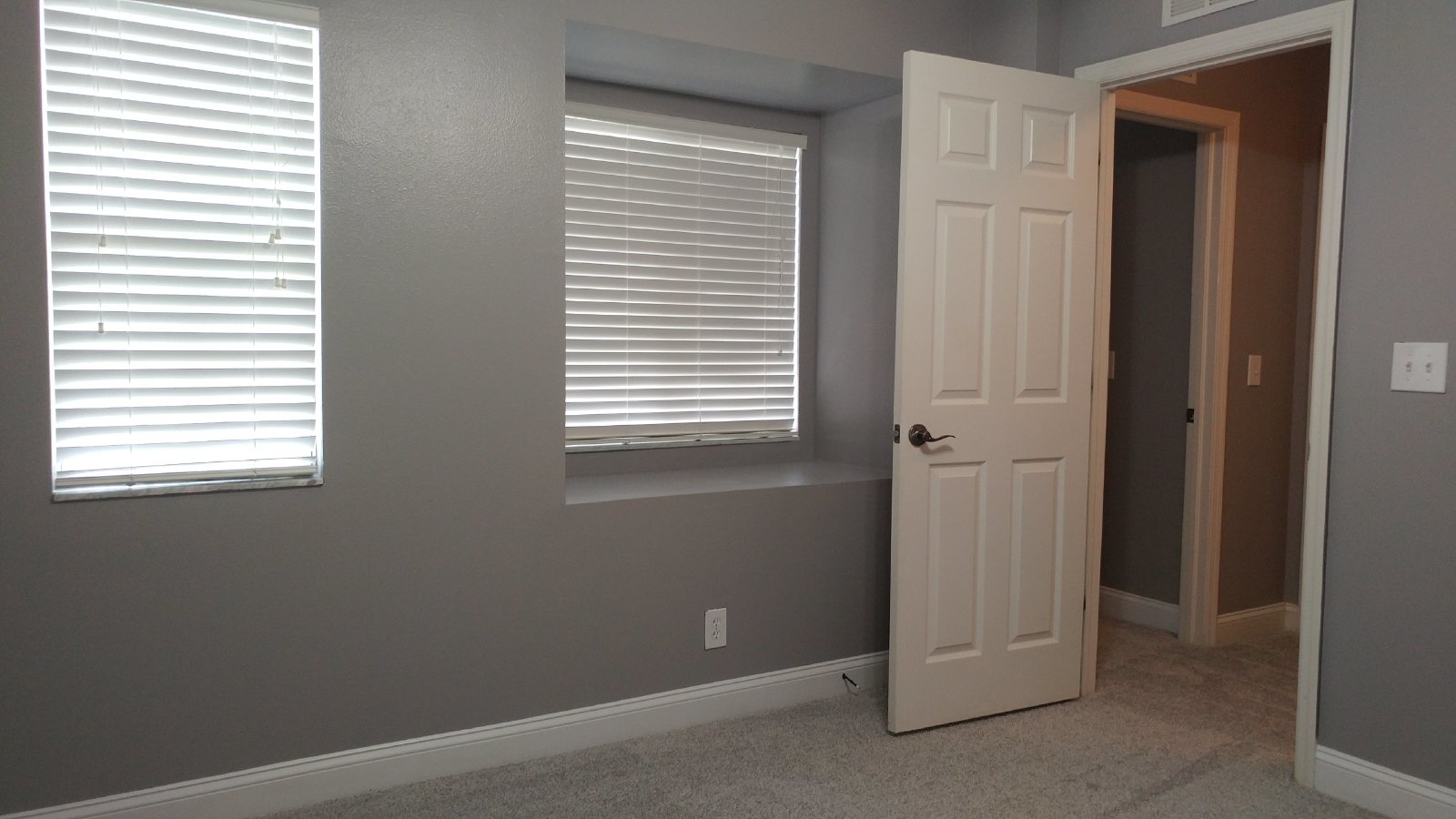 Luxurious Townhome In St. Charles Place - Riverview property image
