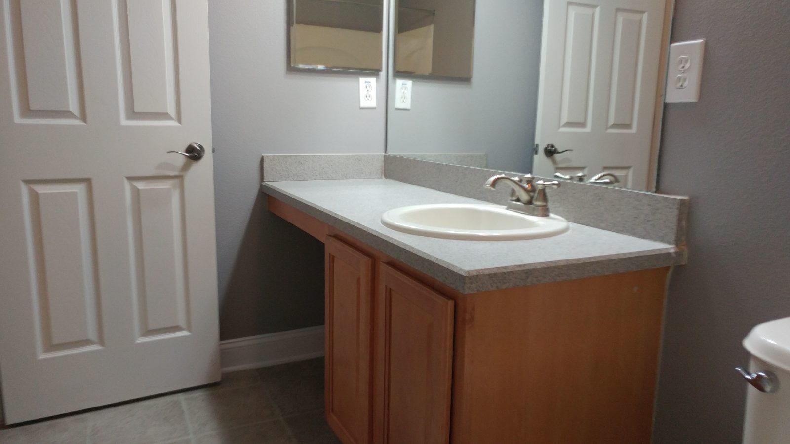 Luxurious Townhome In St. Charles Place - Riverview property image