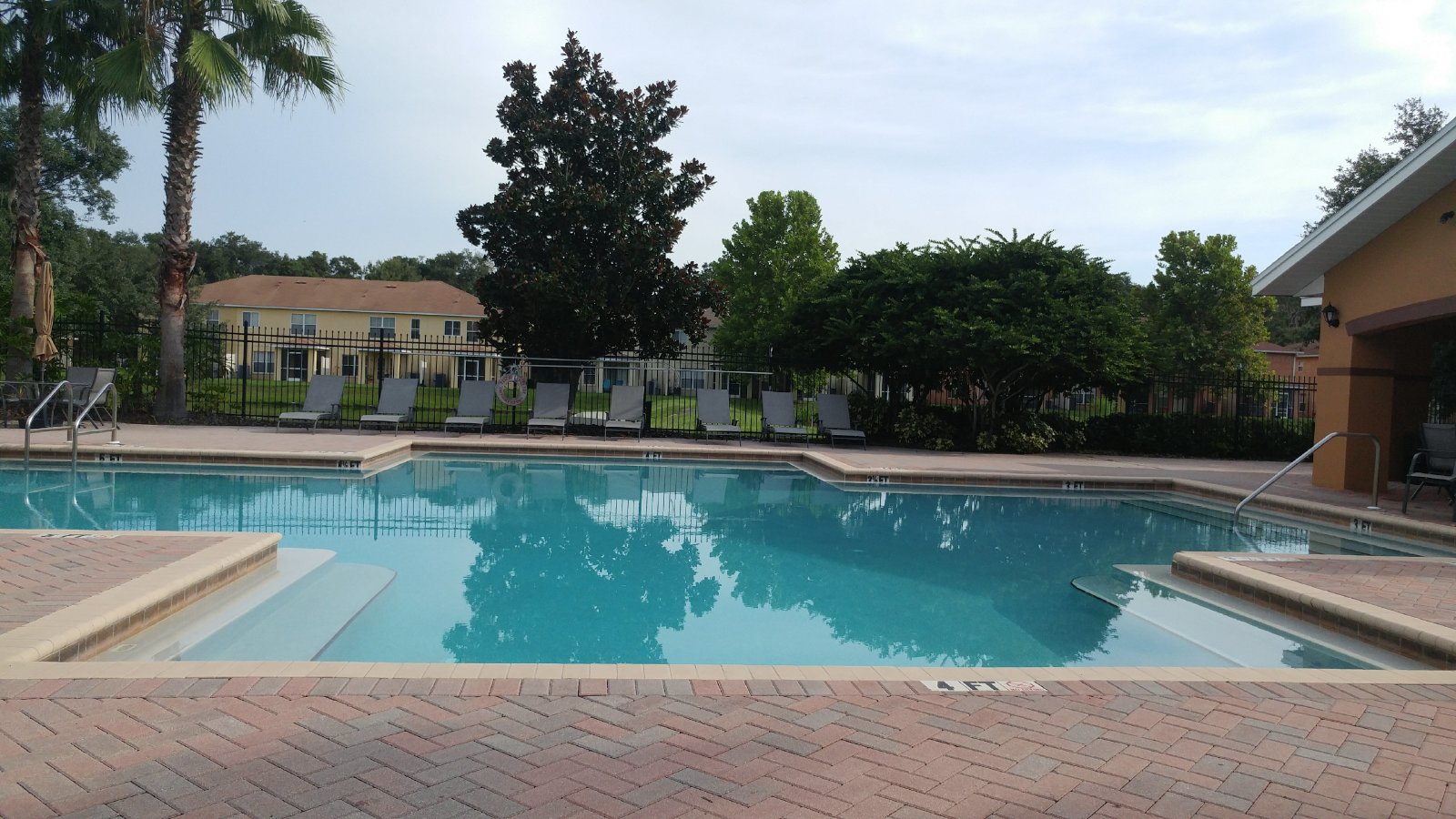 Luxurious Townhome In St. Charles Place - Riverview property image