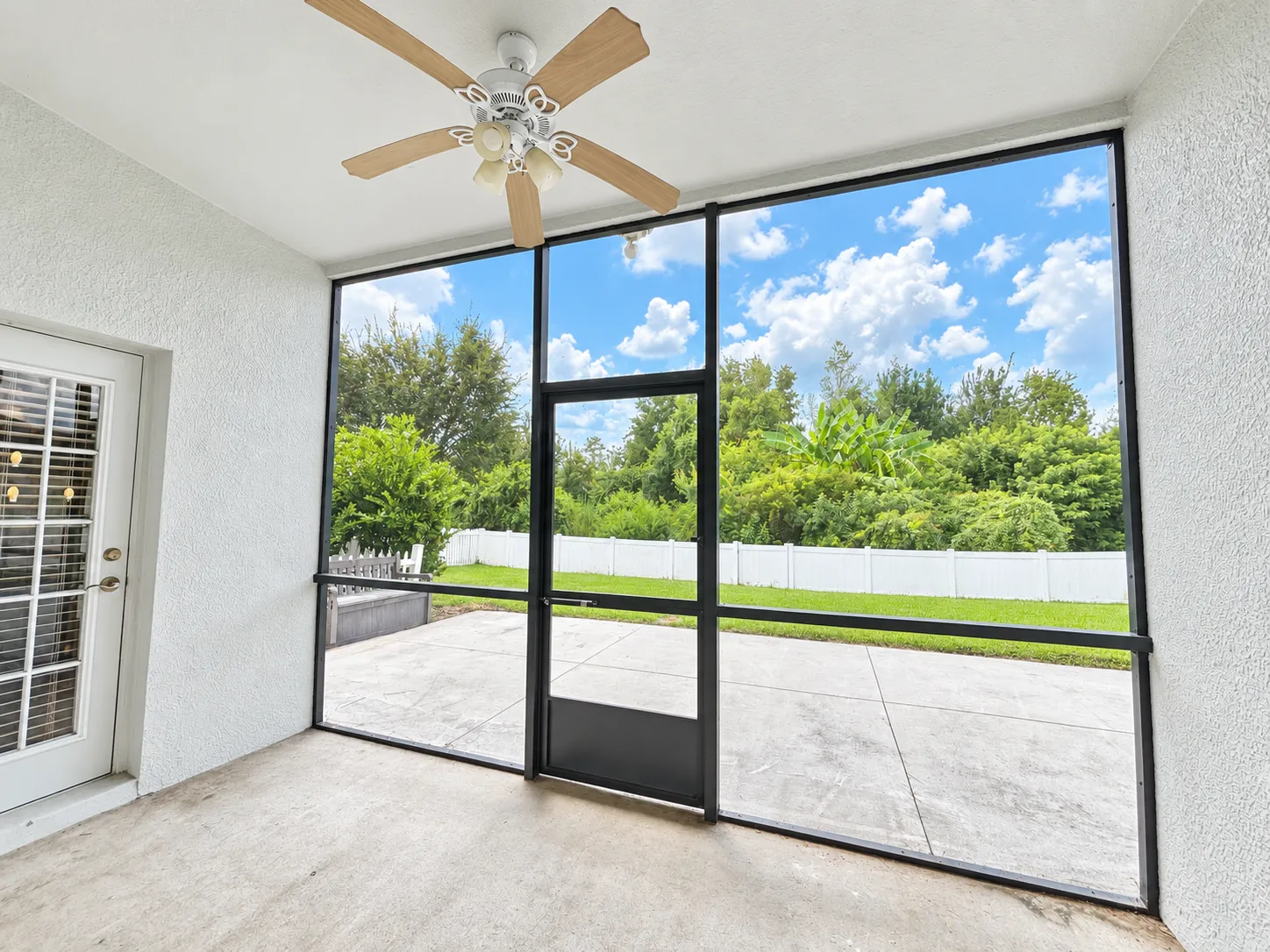 Beautiful 5-Bedroom Home with a Fully Fenced Yard in Land O? Lakes property image