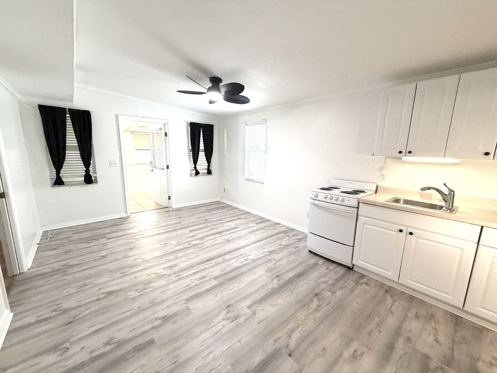 Two bedroom home for rent in North St Petersburg property image