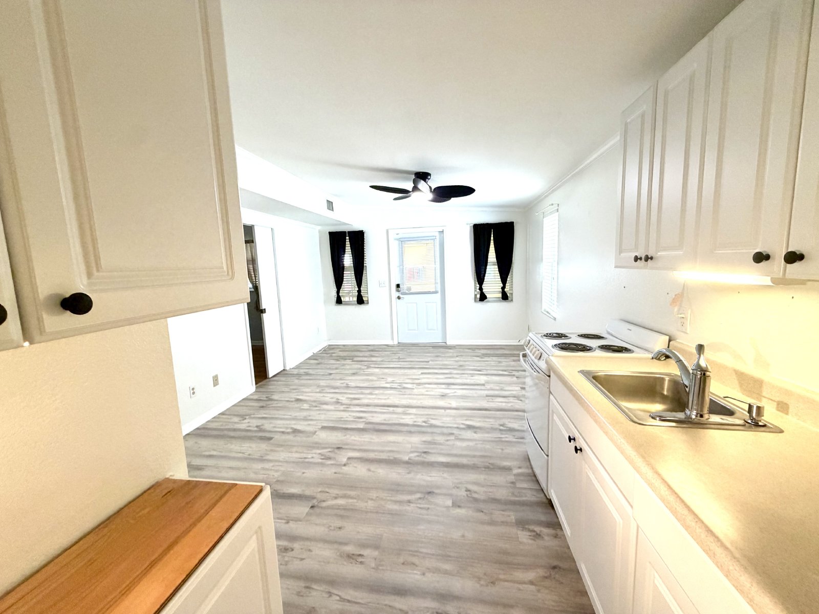 Two bedroom home for rent in North St Petersburg property image