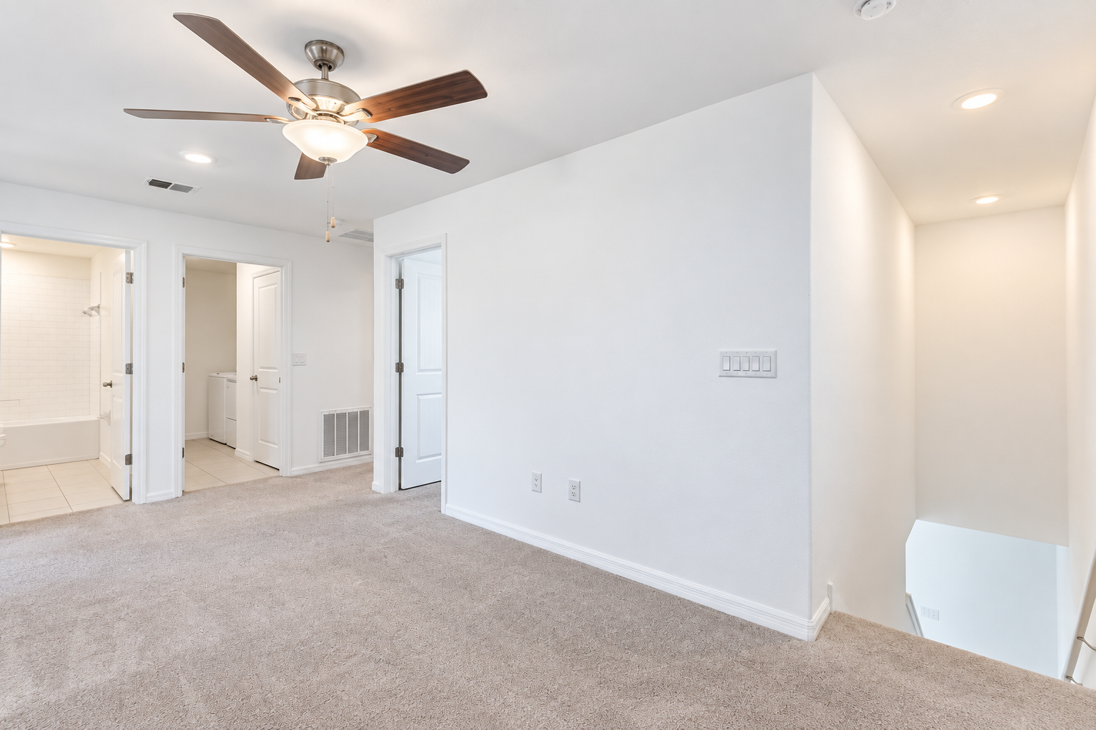 beautifully maintained 4-bedroom, 3-bathroom townhome in Land O Lakes! property image