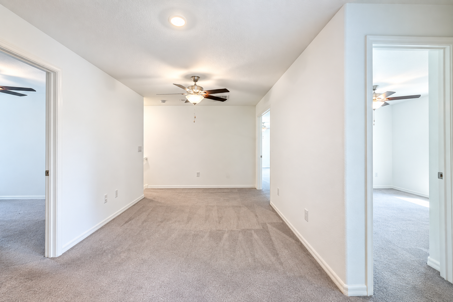 beautifully maintained 4-bedroom, 3-bathroom townhome in Land O Lakes! property image