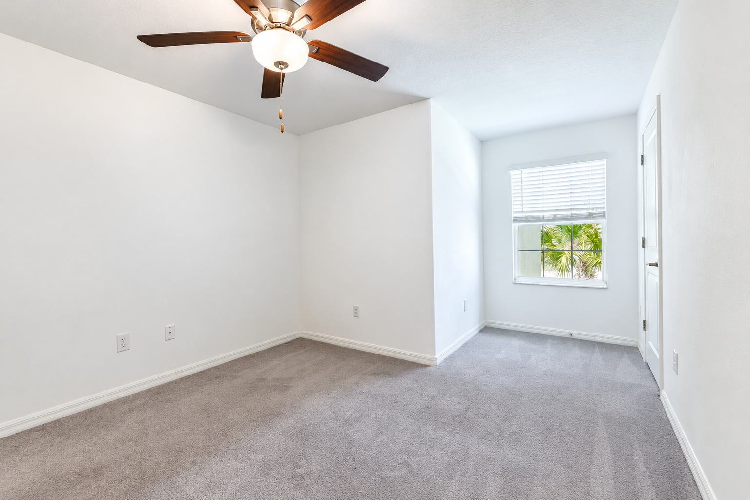beautifully maintained 4-bedroom, 3-bathroom townhome in Land O Lakes! property image
