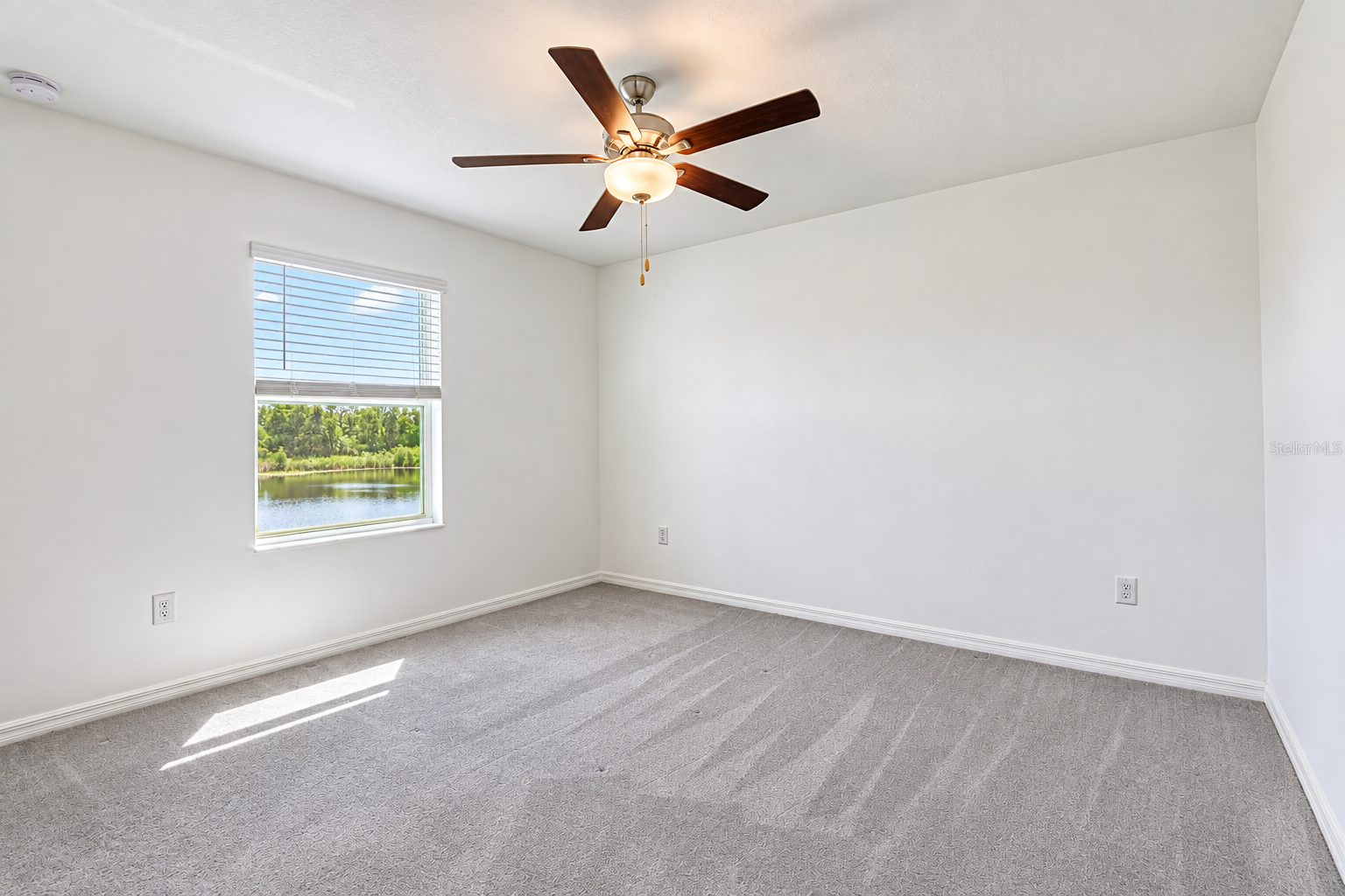 beautifully maintained 4-bedroom, 3-bathroom townhome in Land O Lakes! property image