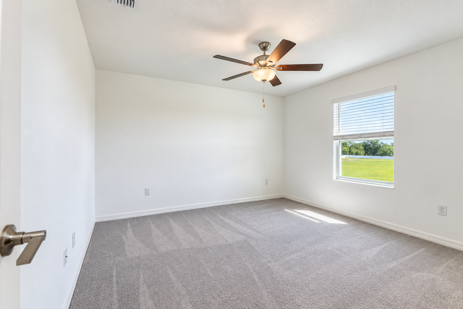 beautifully maintained 4-bedroom, 3-bathroom townhome in Land O Lakes! property image