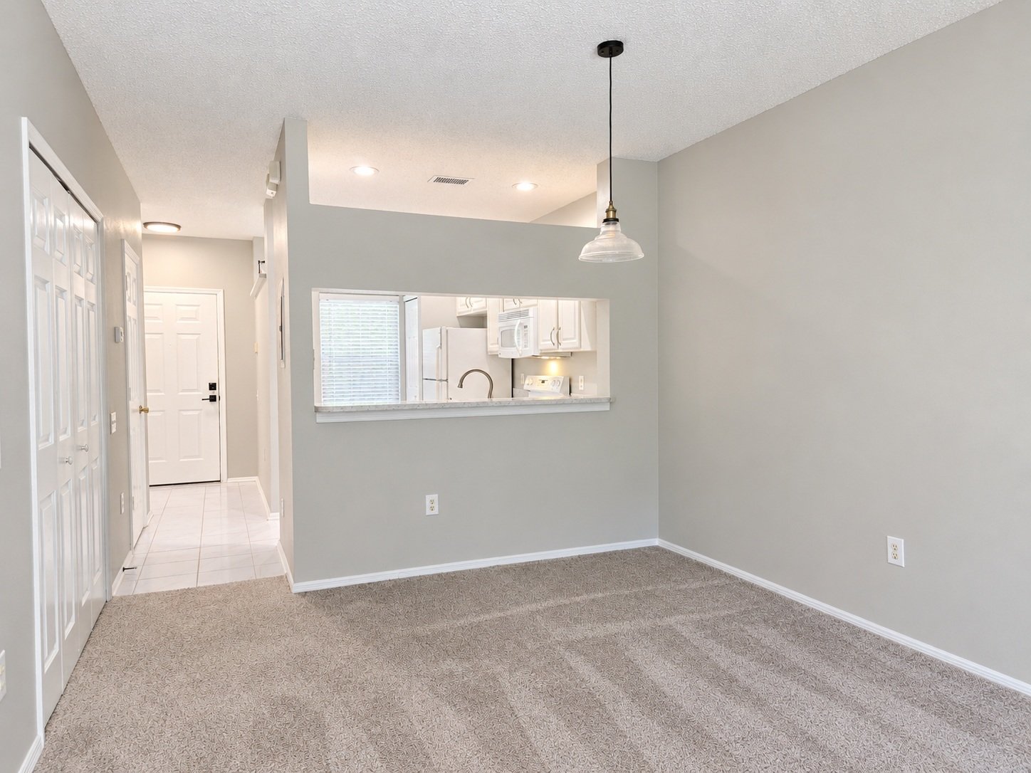 Immaculate 2 Bedroom 1.5 Bath Townhome In New Tampa! property image