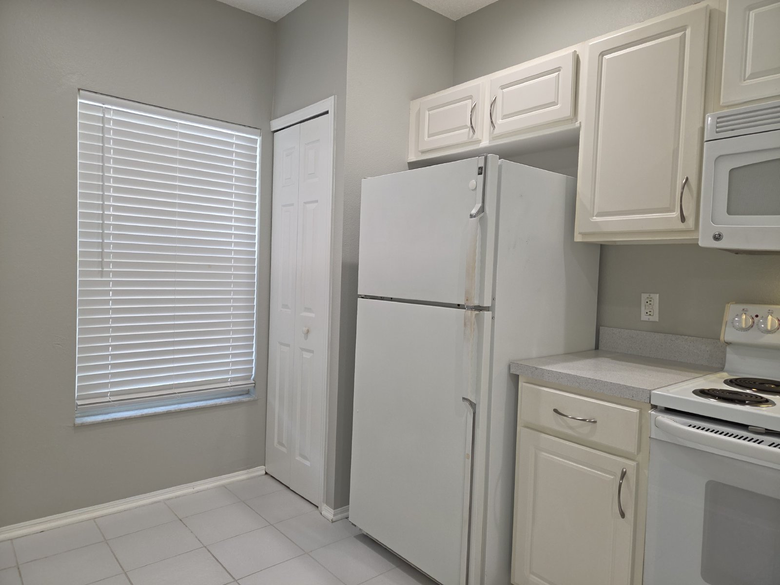 Immaculate 2 Bedroom 1.5 Bath Townhome In New Tampa! property image