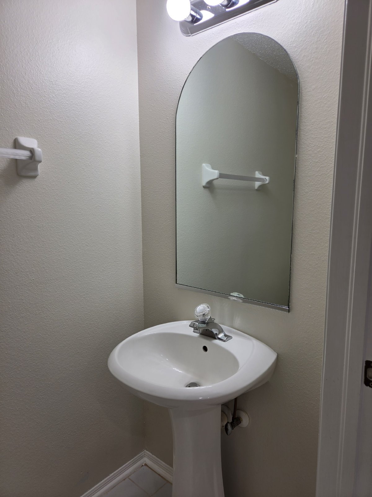 Immaculate 2 Bedroom 1.5 Bath Townhome In New Tampa! property image