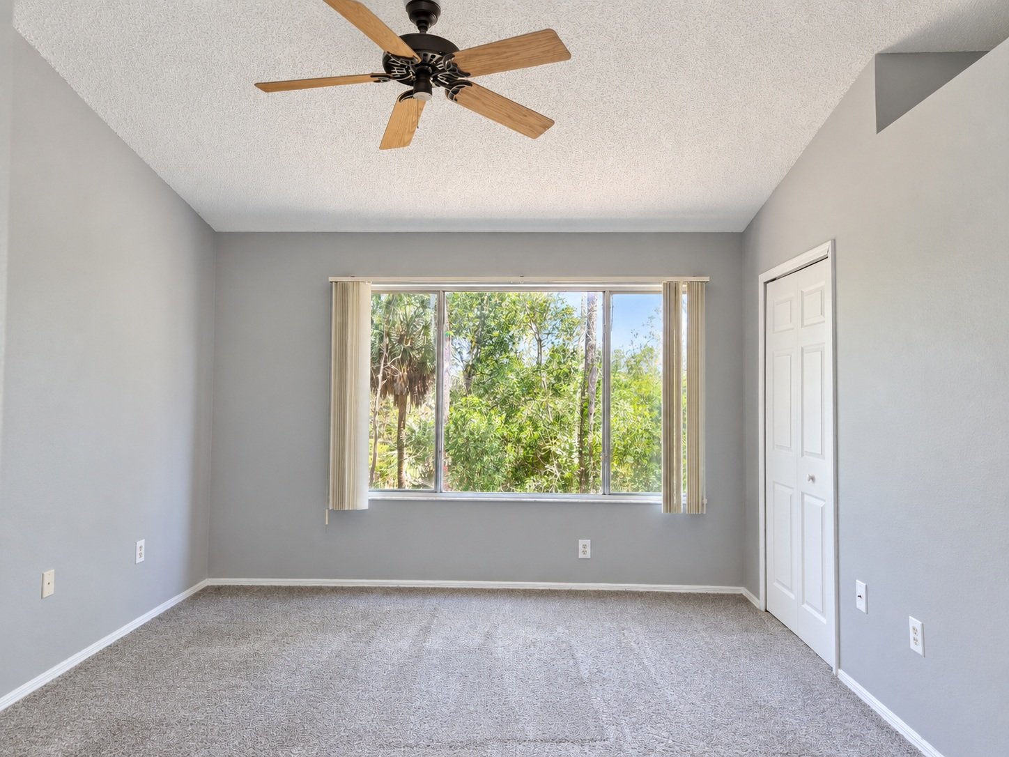 Immaculate 2 Bedroom 1.5 Bath Townhome In New Tampa! property image
