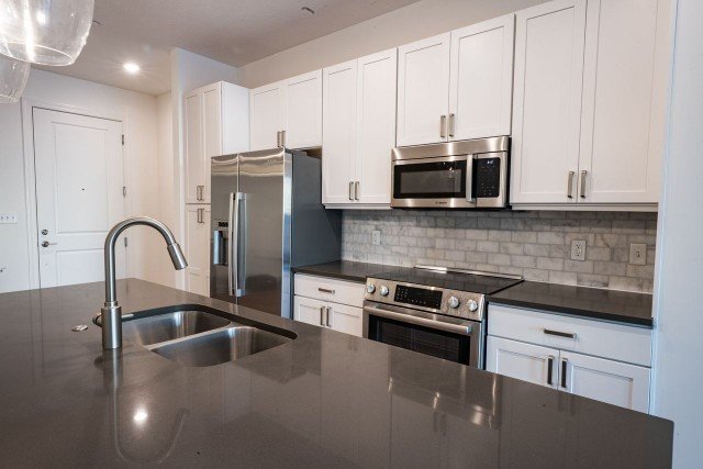 Newer 2/2 Condo In Downtown St Petersburg! property image