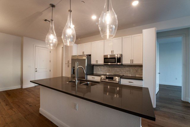 Newer 2/2 Condo In Downtown St Petersburg! property image