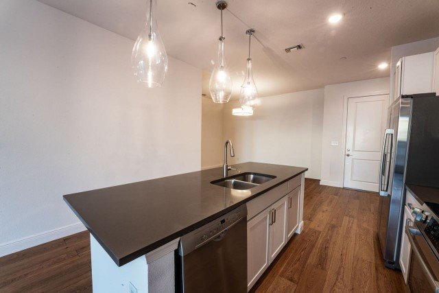 Newer 2/2 Condo In Downtown St Petersburg! property image