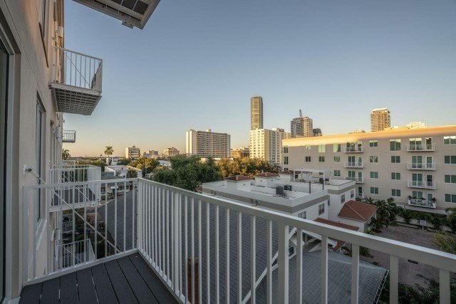 Newer 2/2 Condo In Downtown St Petersburg! property image