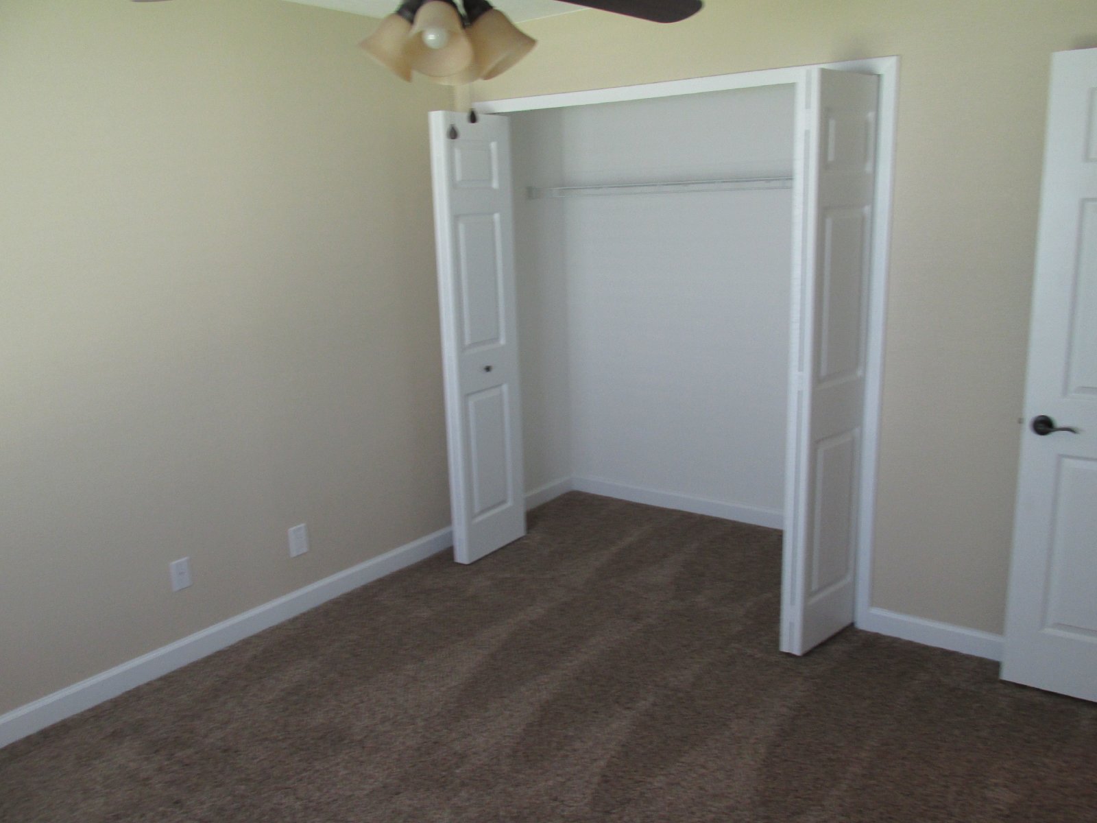 Like New!  Great location! property image