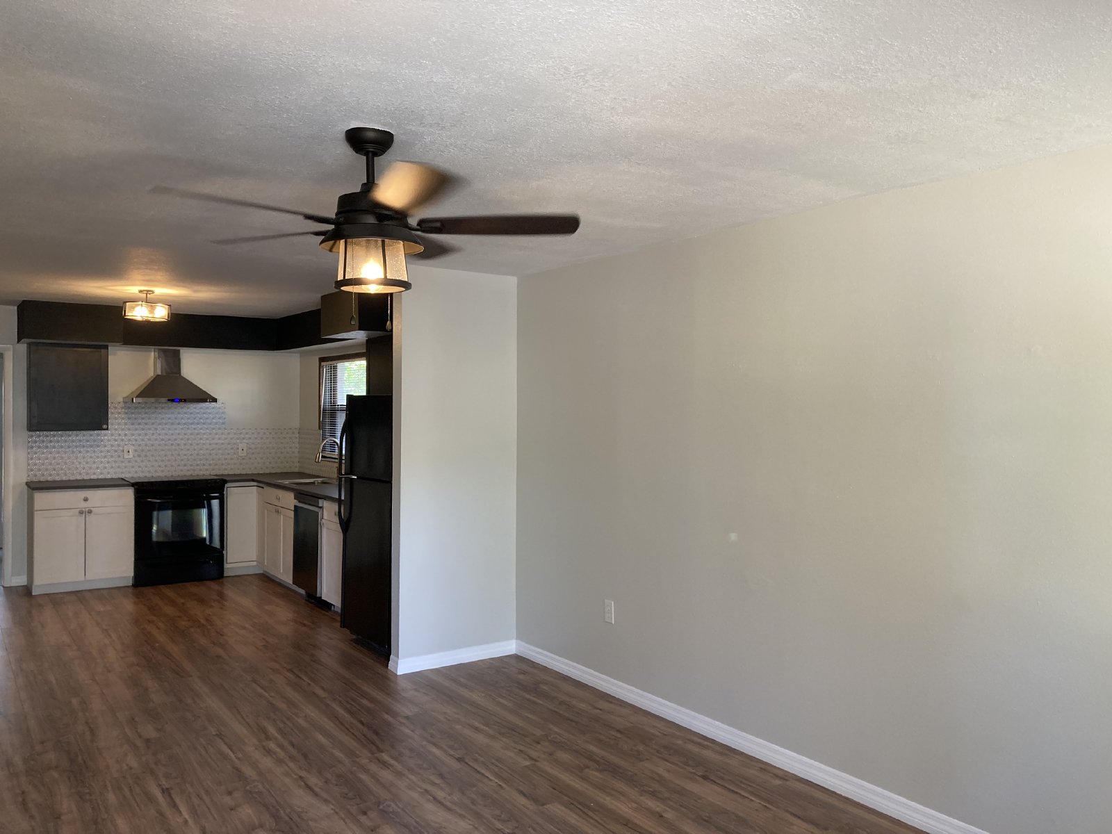 Adorable, Centrally Located 2/2 property image