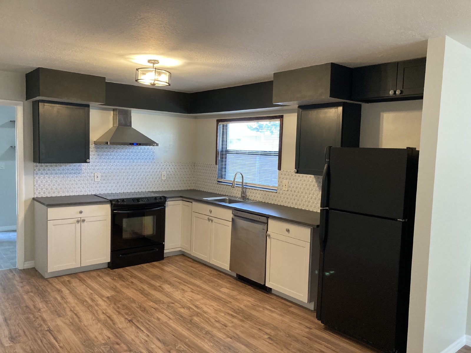 Adorable, Centrally Located 2/2 property image