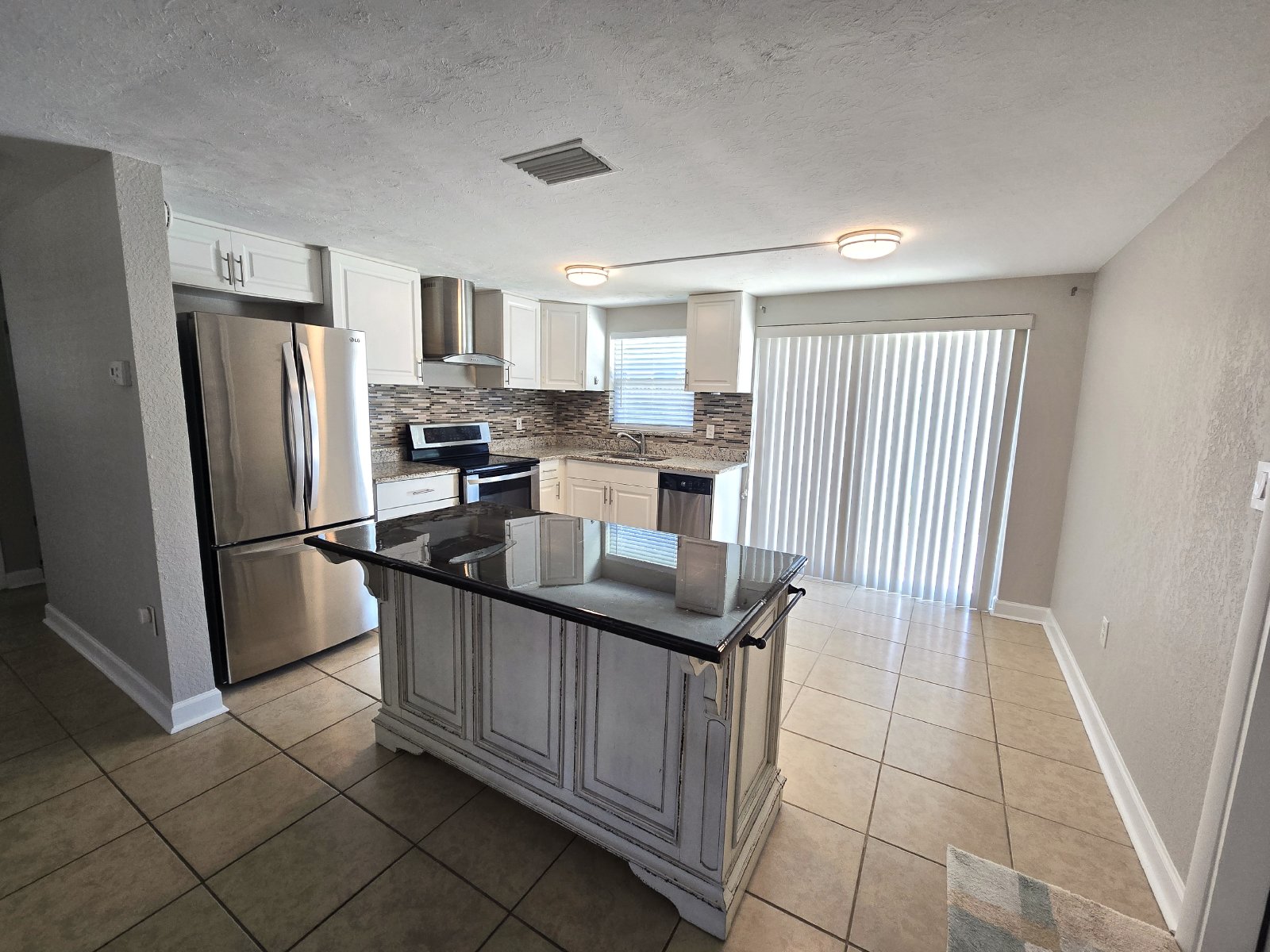 2/2/1 Located in Holiday, FL! Available 5/1! property image