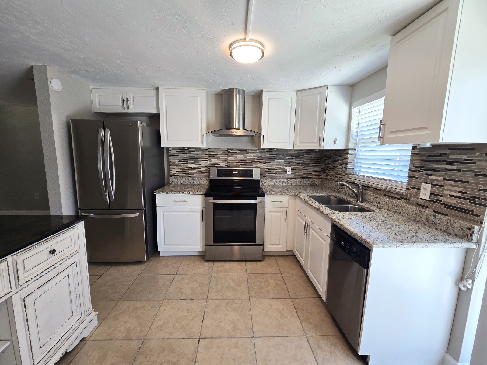 2/2/1 Located in Holiday, FL! Available 5/1! property image