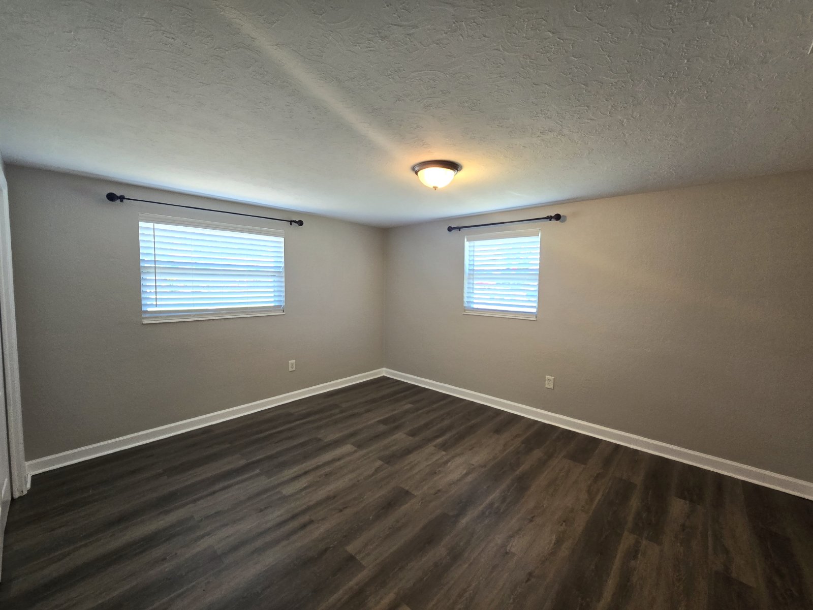 2/2/1 Located in Holiday, FL! Available 5/1! property image