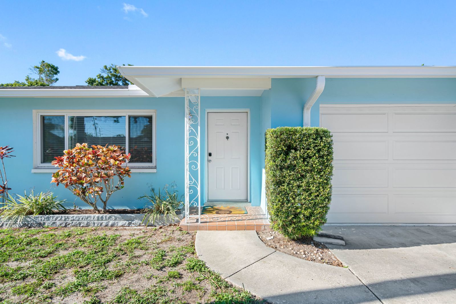 2077 S Druid Cir Clearwater, FL 337646307 Dennis Property Management